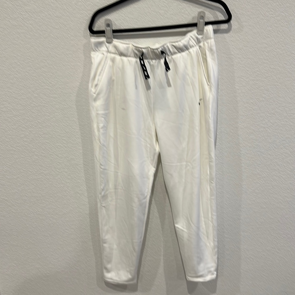 white nike women’s therma sweatpants size M NWT